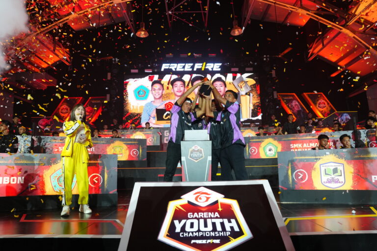 Momen SMAN 5 Ambon Angkat Piala GYC 2025 Free Fire